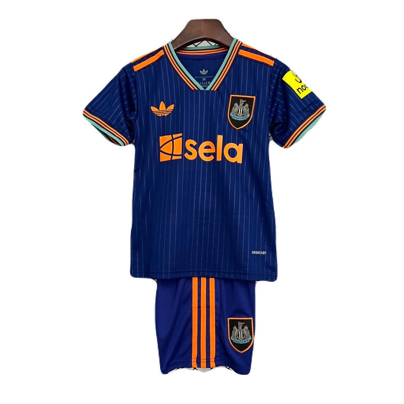 NEWCASTLE III 25/26 CONJUNTO INFANTIL