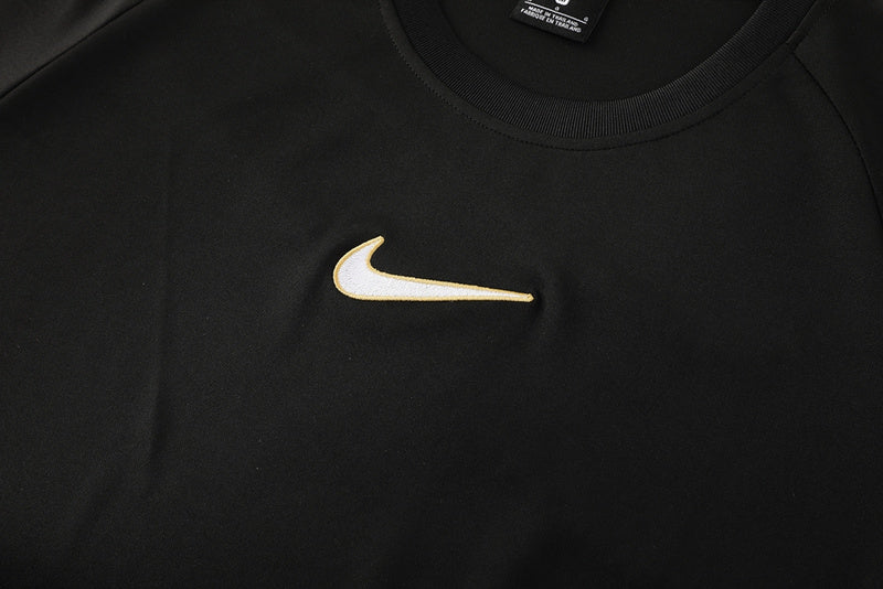 Conjunto de camiseta y pantalón corto Nike