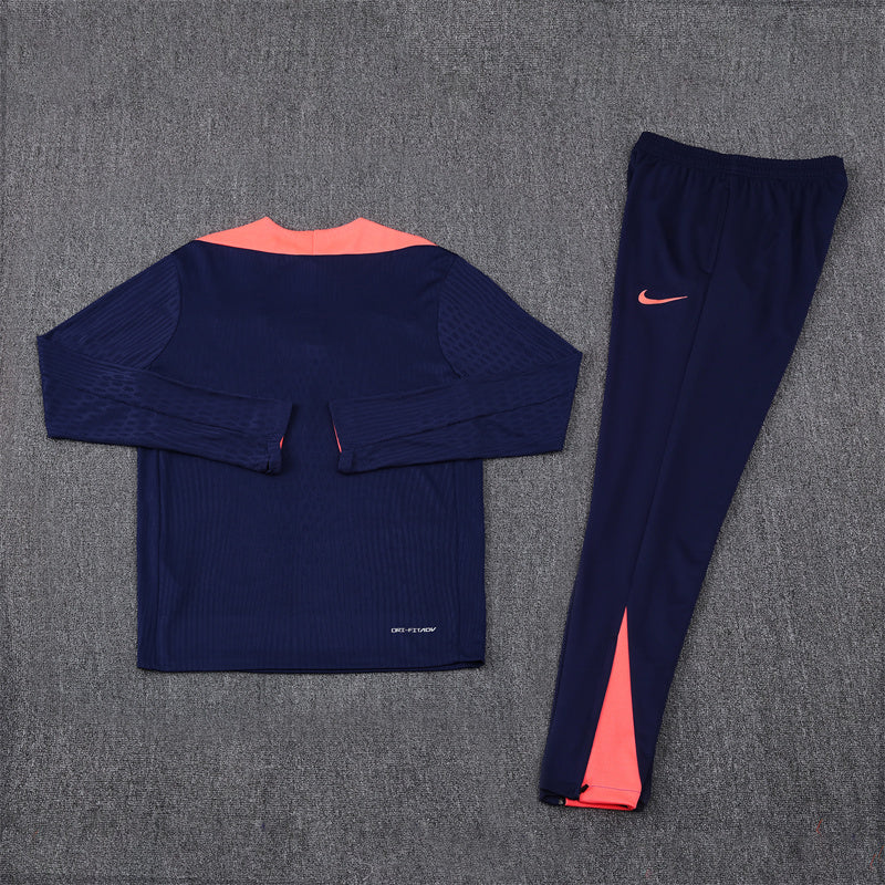 conjunto Barcelona entrenamiento 24/25, conjunto largo Barcelona hombre, conjunto Barcelona entrenamiento azul marino, conjunto Barcelona hombre 2025, conjunto deportivo Barcelona, conjunto entrenamiento Barcelona 24/25, conjunto Barcelona 24/25, conjunto de entrenamiento fútbol Barcelona, conjunto largo Barcelona hombre azul marino, conjunto Barcelona escudo, conjunto Barcelona granate, conjunto Barcelona 2025, conjunto largo entrenamiento Barcelona hombre, ropa entrenamiento Barcelona, conjunto Barcelona 