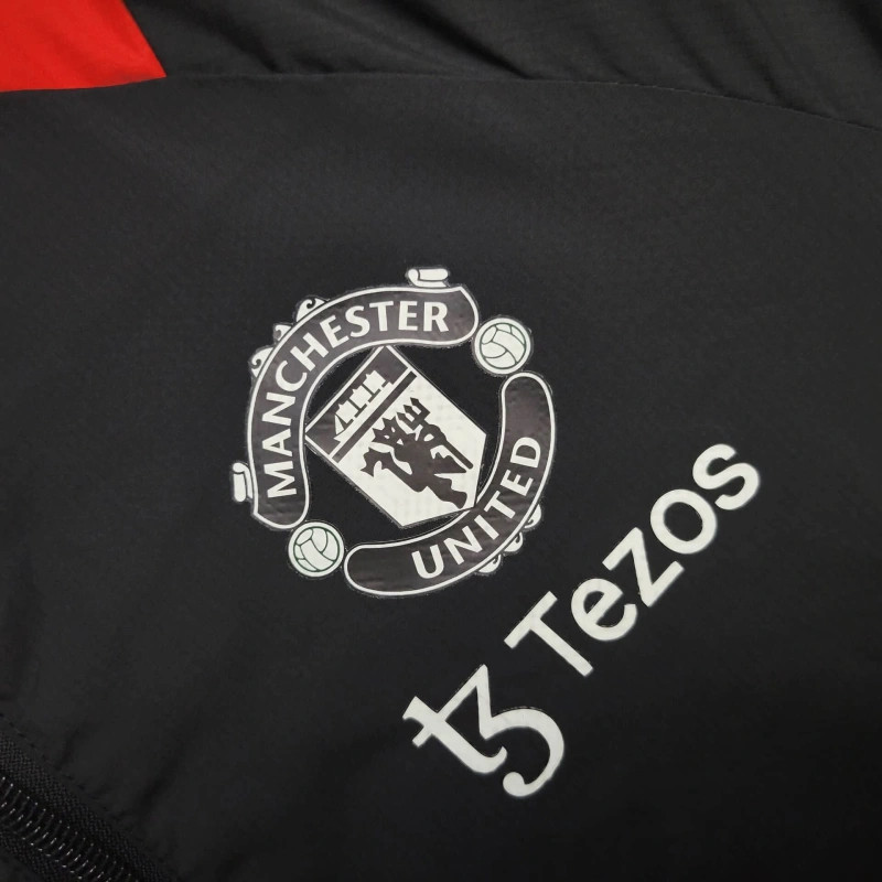 CHAQUETA CORTAVIENTOS MANCHESTER UNITED 25/26 ✅