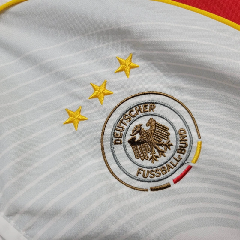 CHAQUETA CORTAVIENTOS ALEMANIA RETRO ✅