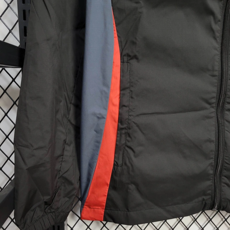 CHAQUETA CORTAVIENTOS MANCHESTER UNITED 25/26 ✅
