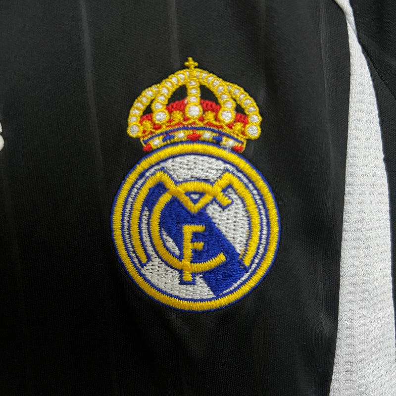 REAL MADRID II 06/07 CONJUNTO INFANTIL (RETRO)