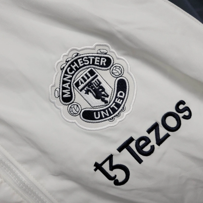 CHAQUETA CORTAVIENTOS MANCHESTER UNITED 25/26 ✅