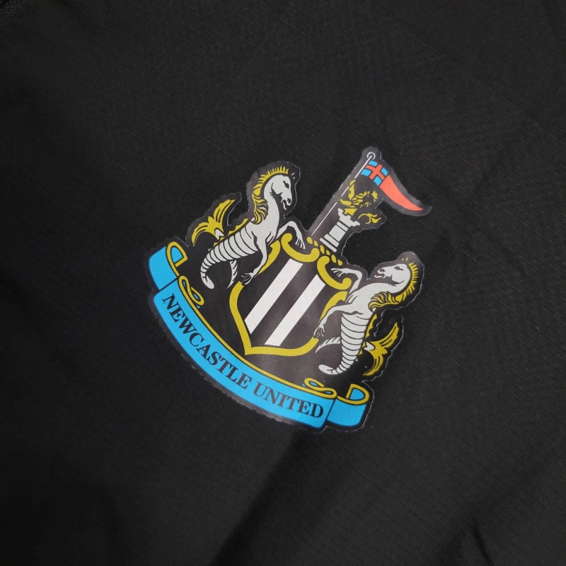 CHAQUETA CORTAVIENTOS NEWCASTLE 25/26 ✅