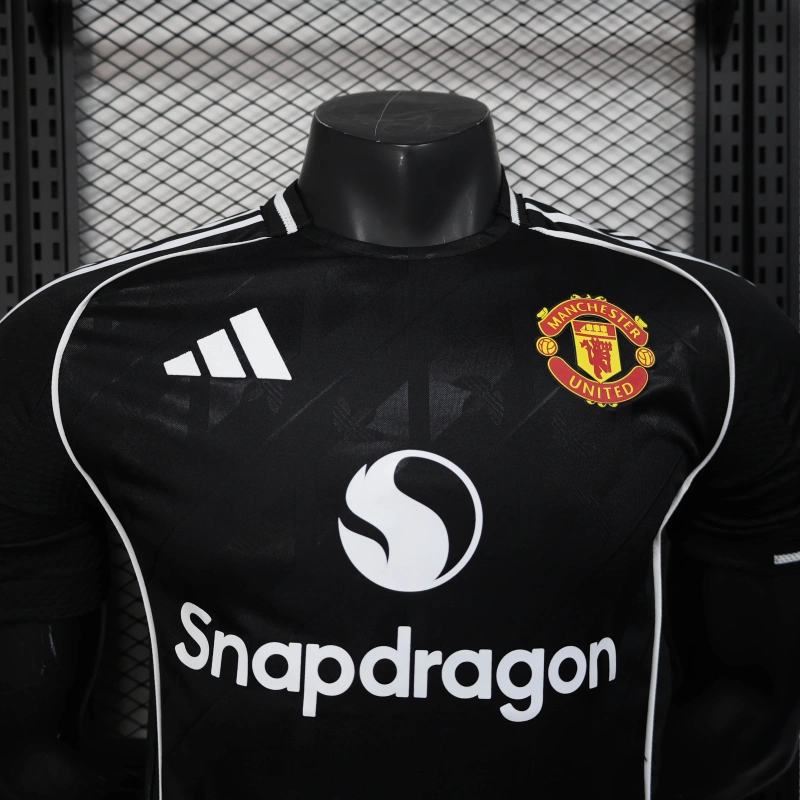 MANCHESTER UNITED ENTRENAMIENTO 25/26 HOMBRE (VERSIÓN JUGADOR)