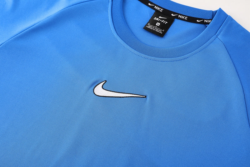 Conjunto de camiseta y pantalón corto Nike