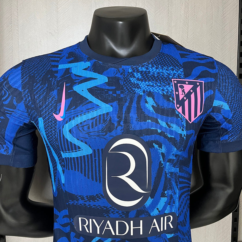 camiseta Atlético de Madrid versión jugador, camiseta Atlético Madrid 24/25, camiseta Atlético de Madrid tercera equipación, camiseta Atlético Madrid azul, camiseta Nike Atlético Madrid, camiseta Atlético de Madrid hombre versión jugador, camiseta Atlético Madrid 2024, camiseta fútbol Atlético Madrid, camiseta versión jugador Atlético Madrid, camiseta Atlético de Madrid tercera equipación hombre, camiseta Atlético de Madrid oficial, camiseta Atlético Madrid 2025 hombre, camiseta Atlético Madrid 2024 versión