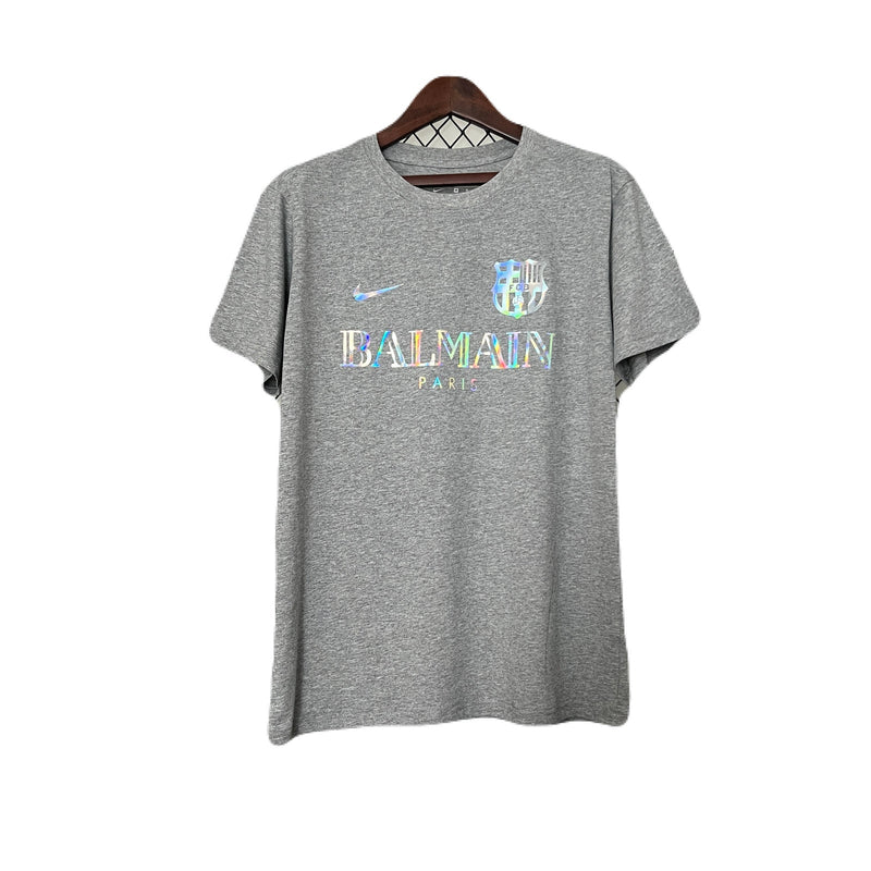 &nbsp;¡Compra la Camiseta Barcelona Edición Limitada Nike x Balmain 24/25 con ENVÍO GRATIS! Asegura la tuya y lleva el lujo y estilo del Barça a tu guardarropa.