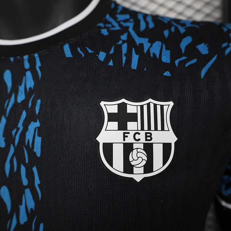 camiseta Barcelona edición León II, camiseta Barcelona 24/25, camiseta Barcelona versión jugador, camiseta negra y azul Barcelona, camiseta FC Barcelona hombre, camiseta Barcelona edición limitada, camiseta Nike Barcelona, camiseta Barcelona versión jugador 2024, camiseta edición especial Barcelona, camiseta Barcelona león, camiseta Barcelona 2025, camiseta oficial Barcelona, camiseta Barça edición León II, camiseta colección Barcelona, camiseta fútbol Barcelona, camiseta edición limitada 2024.