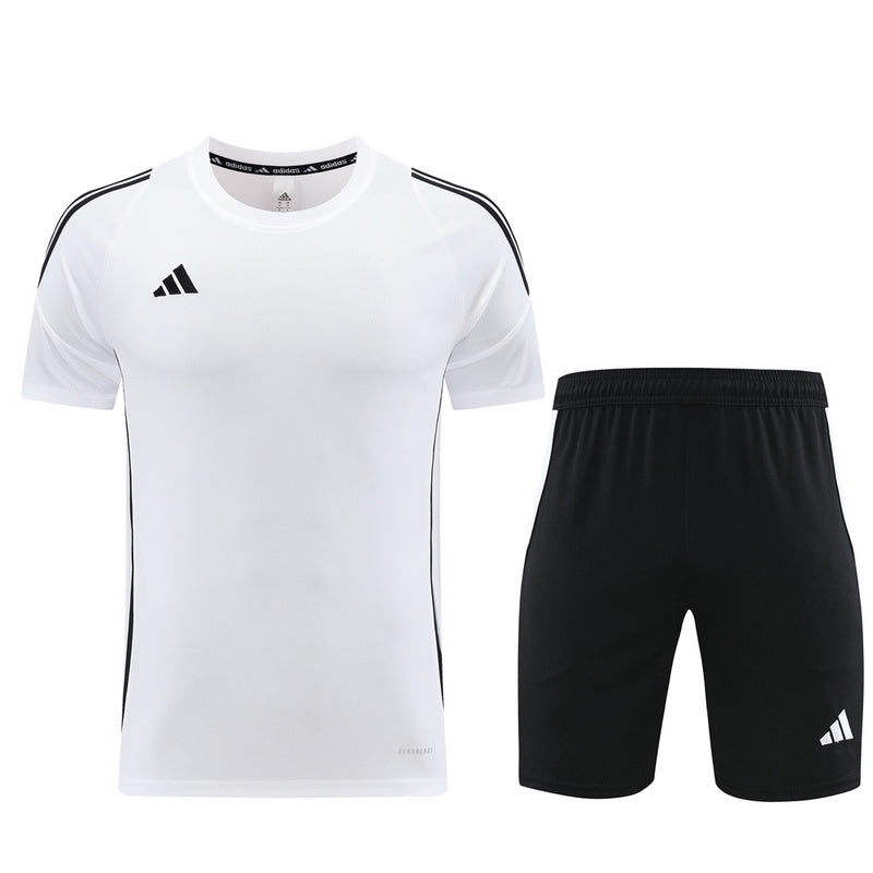 Conjunto de camiseta y pantalón corto Adidas