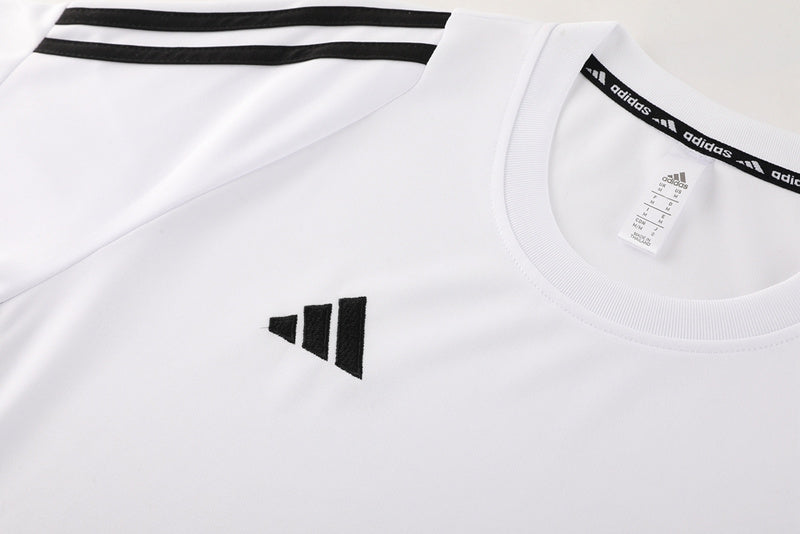 Conjunto de camiseta y pantalón corto Adidas