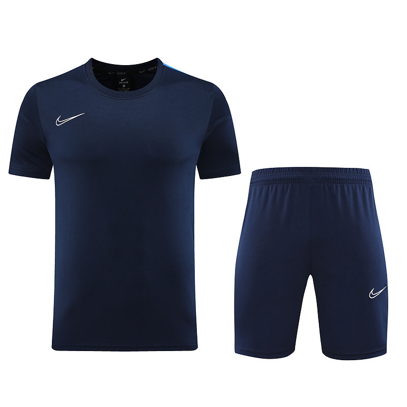 Conjunto de camiseta y pantalón corto Nike
