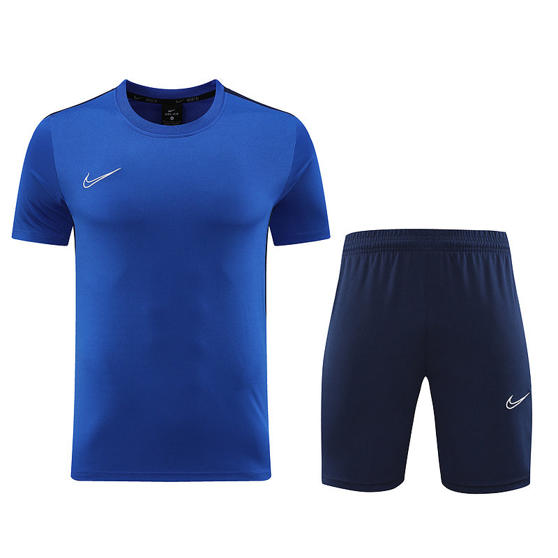 Conjunto de camiseta y pantalón corto Nike