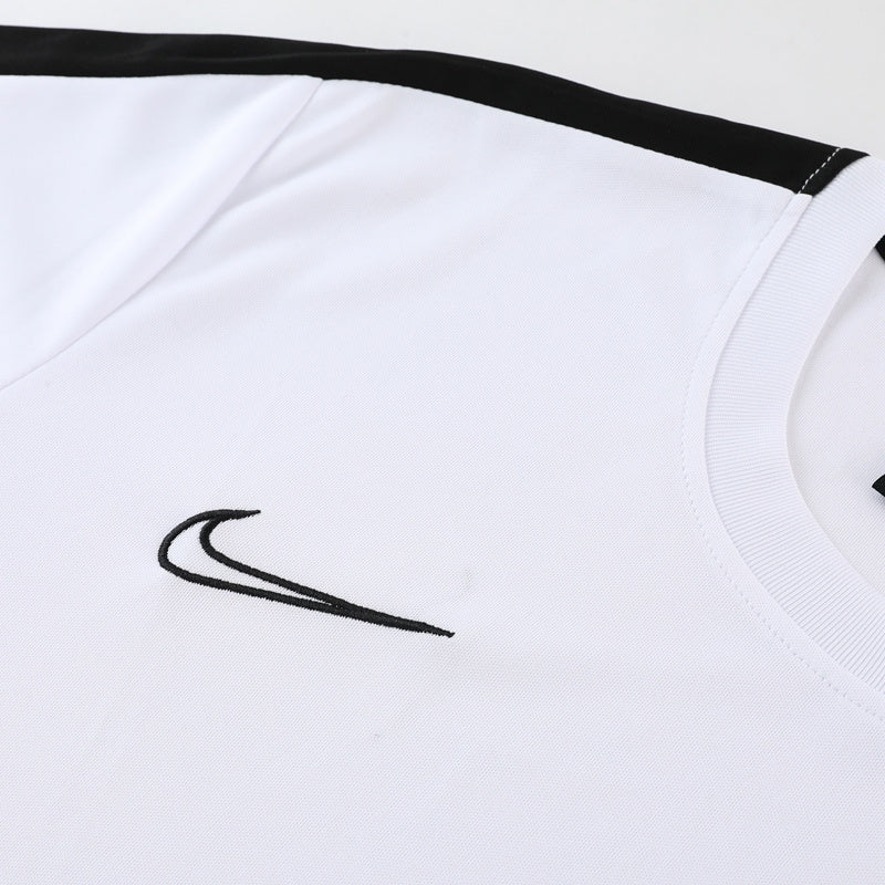 Conjunto de camiseta y pantalón corto Nike