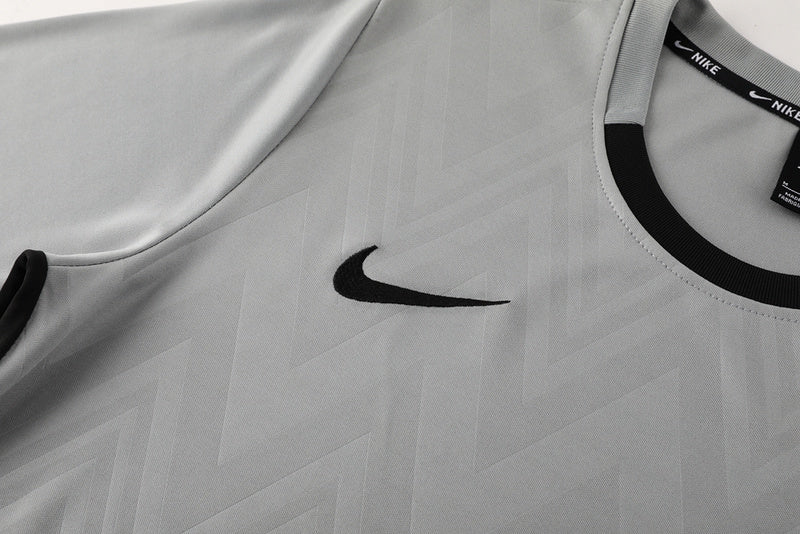 Conjunto de camiseta y pantalón corto Nike