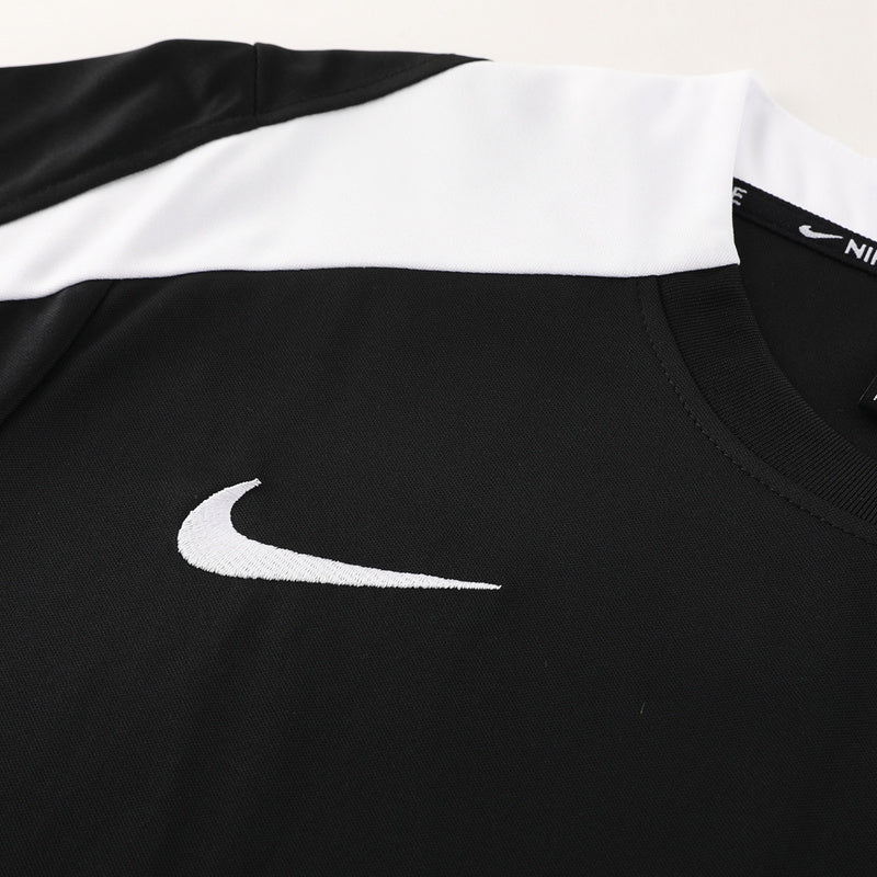 Conjunto de camiseta y pantalón corto Nike