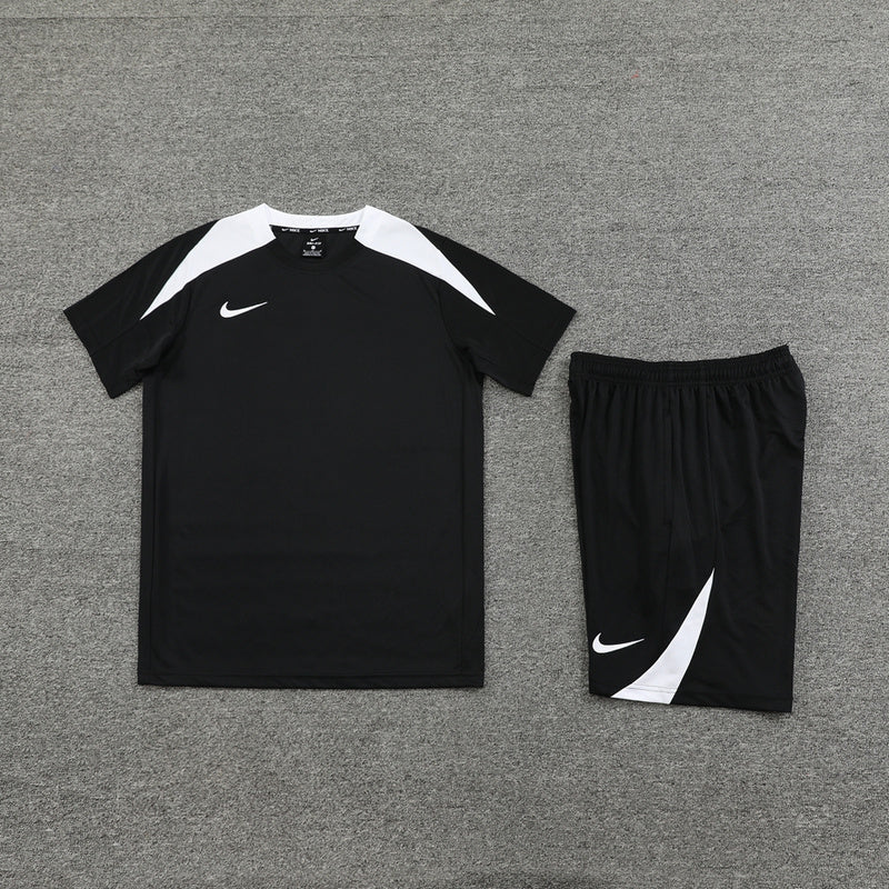 Conjunto de camiseta y pantalón corto Nike