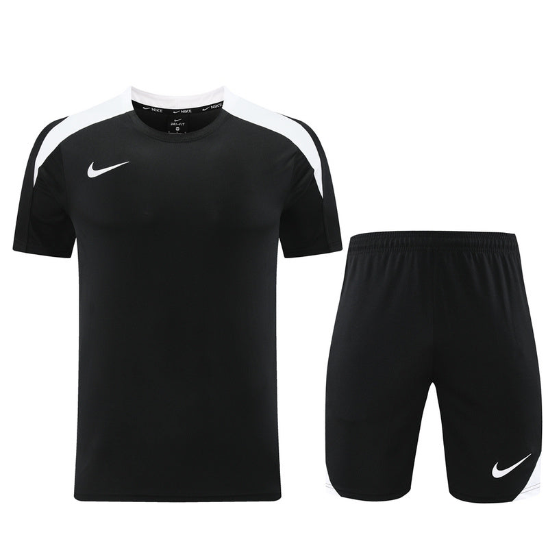 Conjunto de camiseta y pantalón corto Nike
