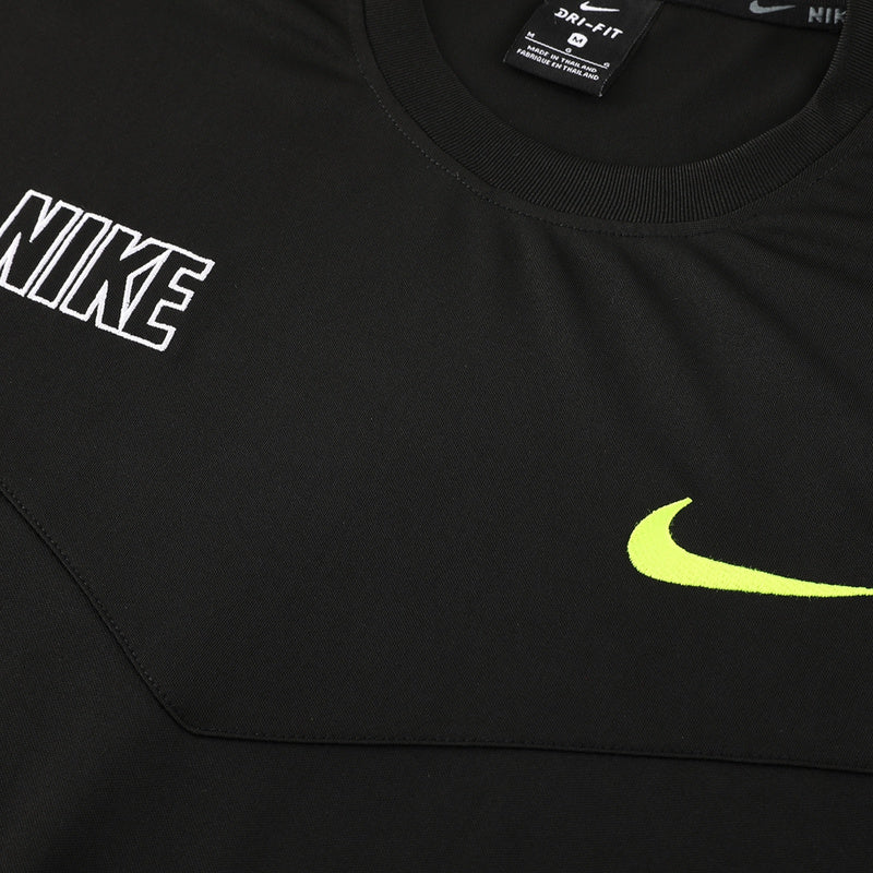 Conjunto de camiseta y pantalón corto Nike
