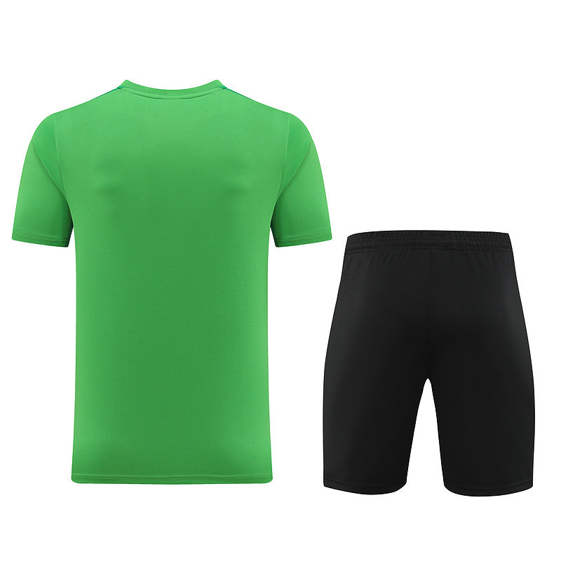 Conjunto de camiseta y pantalón corto Nike