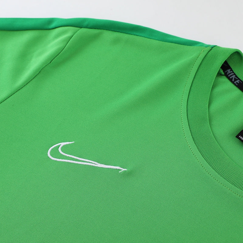 Conjunto de camiseta y pantalón corto Nike
