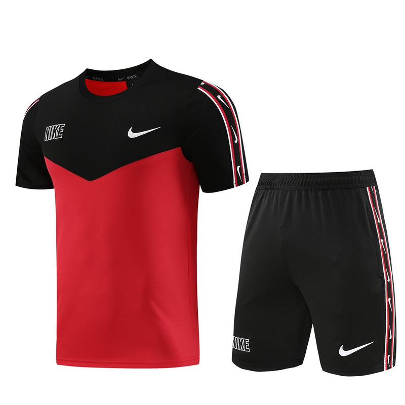 Conjunto de camiseta y pantalón corto Nike