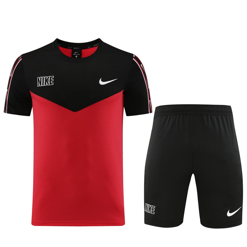Conjunto de camiseta y pantalón corto Nike