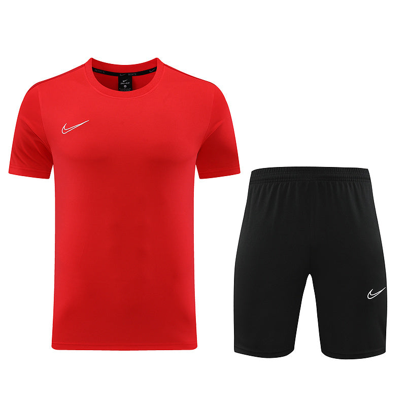Conjunto de camiseta y pantalón corto Nike