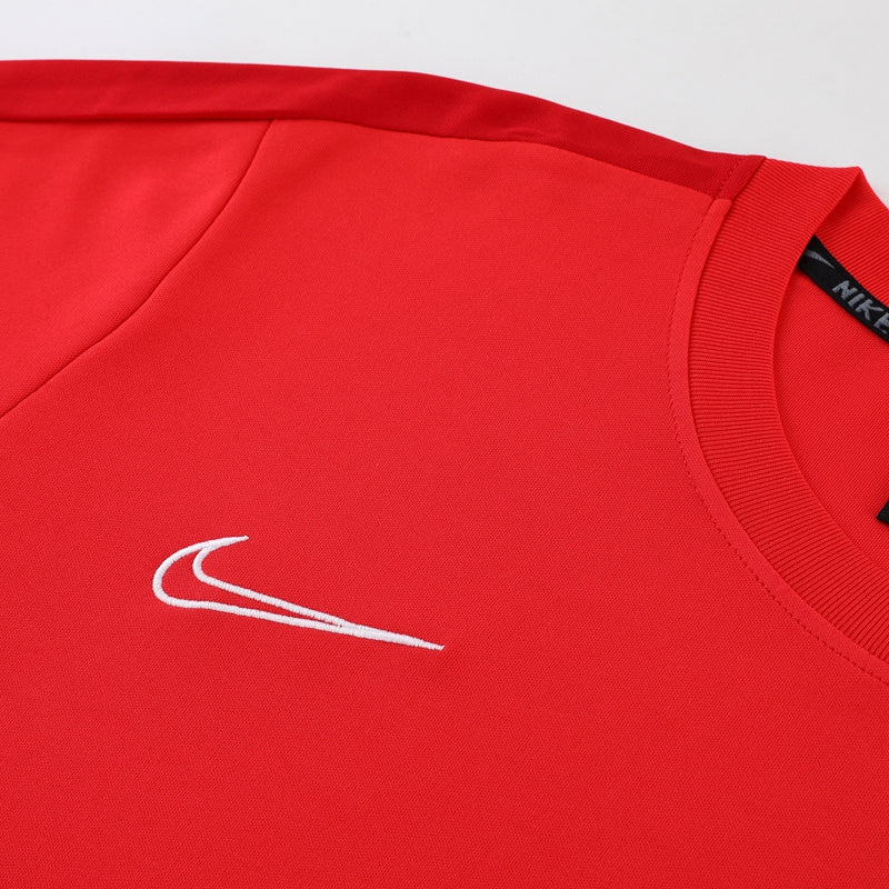 Conjunto de camiseta y pantalón corto Nike