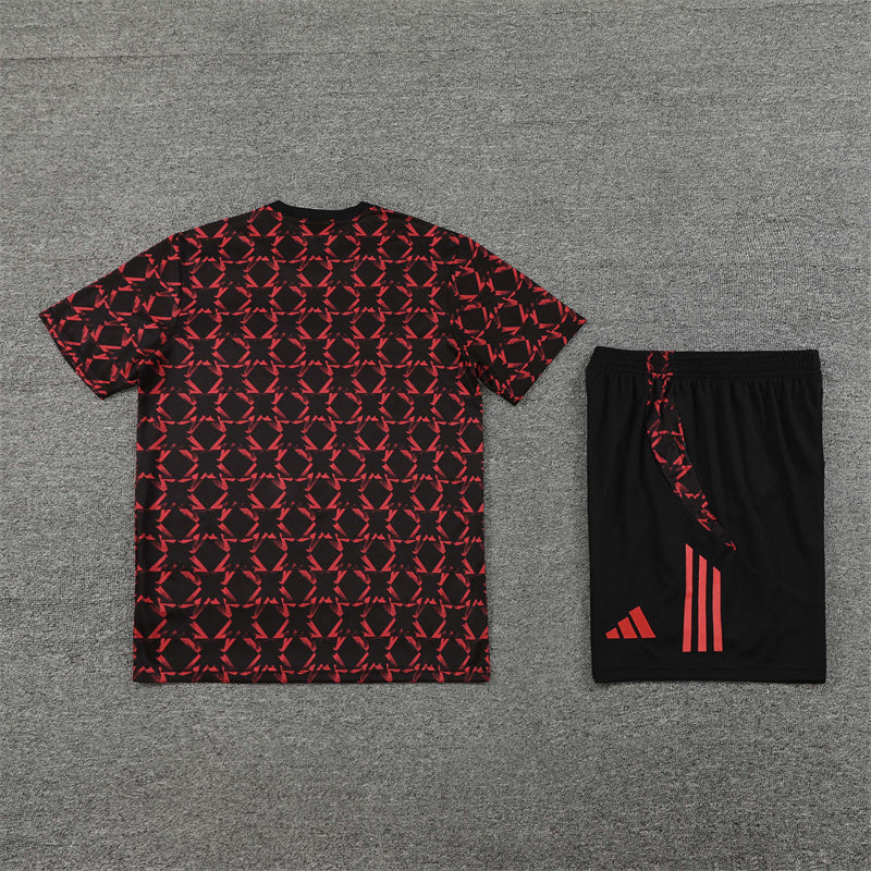CONJUNTO CORTO MANCHESTER UNITED ENTRENAMIENTO 24/25 HOMBRE